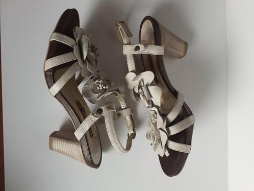 Suprvrouwelijke leren sandalen 40, Kleding | Dames, Schoenen, Zo goed als nieuw, Sandalen of Muiltjes, Wit, Ophalen of Verzenden