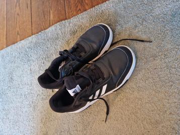 Adidas sportschoenen maat 38.5 beschikbaar voor biedingen