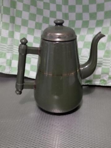 Koffiekan met zg schaatsoor groen beschikbaar voor biedingen