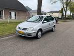 Nissan Almera Tino 1.8 Airco, Trekhaak 129850km. N.A.P 2005, 65 €/maand, Stof, 4 cilinders, Origineel Nederlands