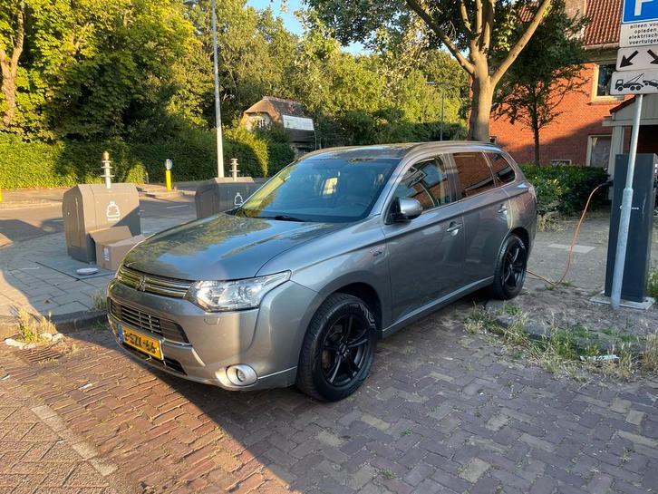 Mitsubishi Outlander PEV 2013 - Onderdelen / Motorblok, Auto diversen, Schadeauto's, Mitsubishi, Automaat, Hybride Elektrisch/Benzine
