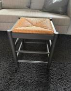 Mooi zwart krukje met rieten zitting, Huis en Inrichting, Stoelen, Ophalen, Zwart, Zo goed als nieuw, Eén