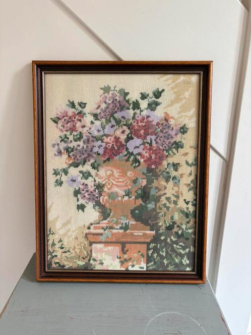 Prachtige lijst met geborduurde bloemen!, Huis en Inrichting, Woonaccessoires | Schilderijen, Tekeningen en Foto's, Zo goed als nieuw