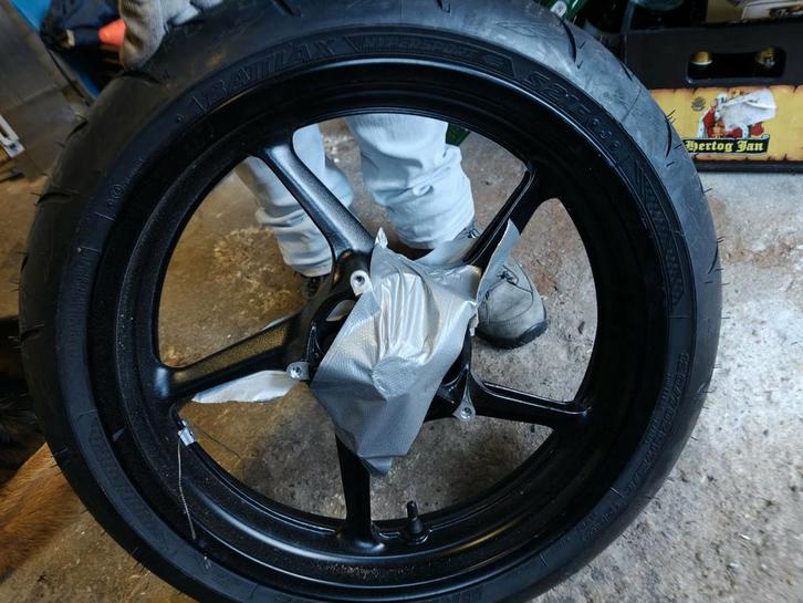 Set zwarte nieuwe velgen voor Yamaha GYTR 2022,incl banden, Motoren, Onderdelen | Yamaha, Ophalen