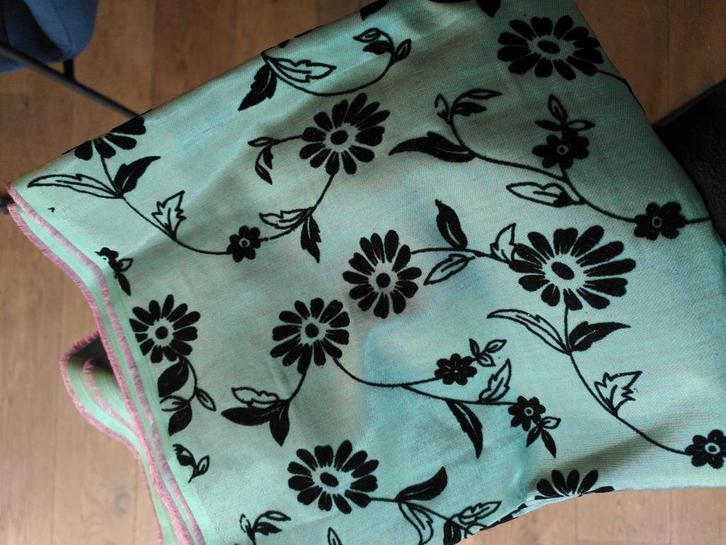 Zijden stof textiel woonstof 2 x circa 200 x 200 cm, Antiek en Kunst, Antiek | Kleden en Textiel, Ophalen of Verzenden