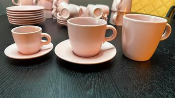 Roze IKEA servies – compleet en onbeschadigd! beschikbaar voor biedingen