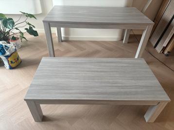 Eettafel 160 cm met bijbehorende salontafel beschikbaar voor biedingen
