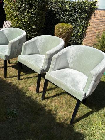 Twee mooie, chique stoelen in een turqoise kleur beschikbaar voor biedingen