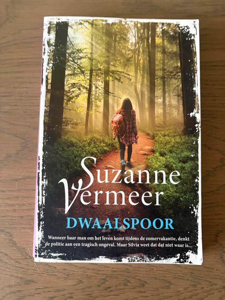Dwaalspoor - Suzanne Vermeer, Boeken, Thrillers, Gelezen, Nederland, Ophalen of Verzenden