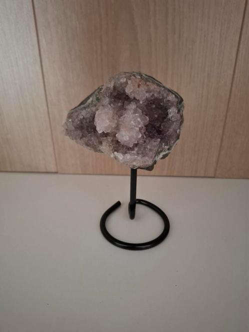 Amethist op pin, Sieraden, Tassen en Uiterlijk, Edelstenen, Nieuw, Ophalen of Verzenden