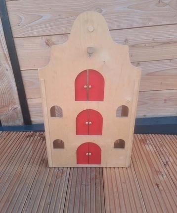 Groot Houten Pakhuis Poppenhuis beschikbaar voor biedingen