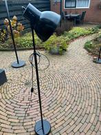 Te koop industriële staande lamp, Huis en Inrichting, Lampen | Vloerlampen, Ophalen of Verzenden, Zo goed als nieuw, Metaal, 150 tot 200 cm