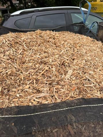 Houtsnippers te koop, ideaal voor het beschermen van je tuin beschikbaar voor biedingen