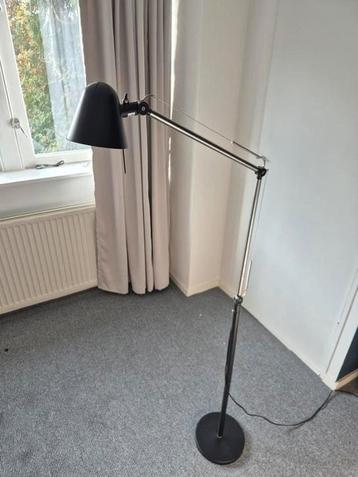 Verstelbare lamp beschikbaar voor biedingen