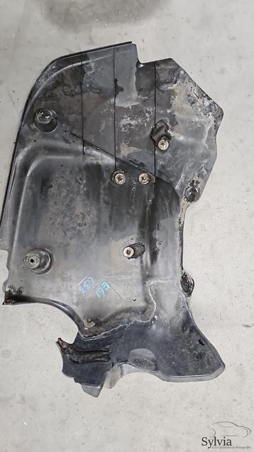 Achterbumper afdekplaat accu rechts onder BMW 5 serie E60 E6 beschikbaar voor biedingen