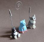 Drie kattenbeeldjes kaarthouders poezenbeeldjes, Verzamelen, Ophalen of Verzenden, Gebruikt, Dier