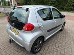 Toyota Aygo 1.0-12V 5-DRS AIRCO LMV TREKHAAK NWE APK, Voorwielaandrijving, Stof, Gebruikt, 4 stoelen