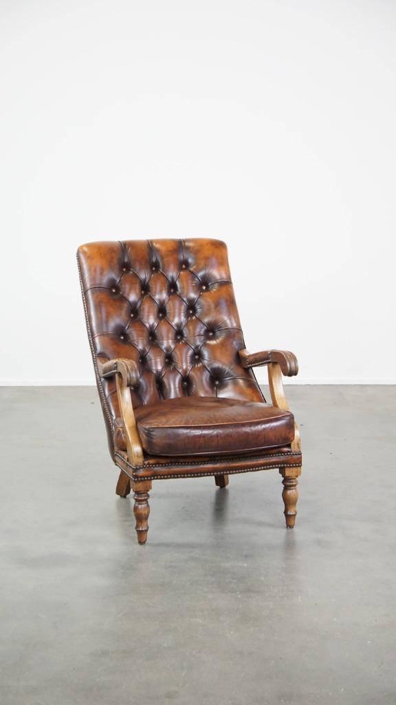 Prachtig gekleurde Engelse rundleren chesterfield fauteuil, Huis en Inrichting, Fauteuils, Gebruikt, Hout, Leer, 50 tot 75 cm