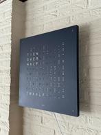 Nieuw Qlocktwo Midnight Woordklok design Klok 45x45 Blauw, Huis en Inrichting, Woonaccessoires | Klokken, Wandklok, Nieuw, Ophalen of Verzenden