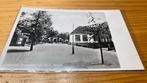 Ansichtkaart Nijbroek Dorpsplein met O.L. School, Verzamelen, Verzenden, Voor 1920, Gelderland