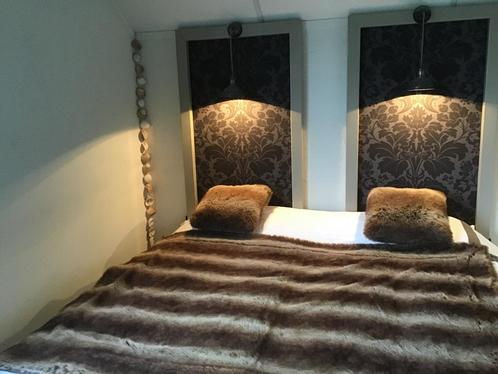NOOIT MEER KOUD !! Met deze dubbel dikke deken aan 2 kanten., Huis en Inrichting, Woonaccessoires | Plaids en Woondekens, Nieuw