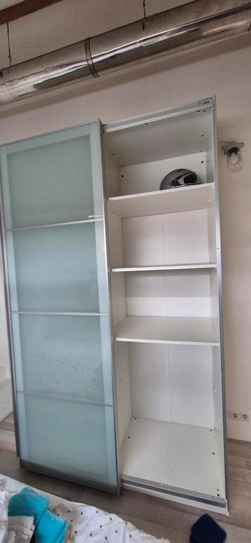 2x Ikea pax kast met schuifdeuren met hang en leggedeelte beschikbaar voor biedingen