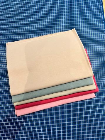Partij boordstof verschillende kleuren beschikbaar voor biedingen