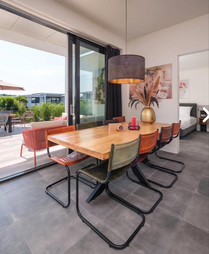 Mango Houten Eettafel met Spinnenpoot, Huis en Inrichting, Tafels | Eettafels, Zo goed als nieuw, 100 tot 150 cm, 200 cm of meer