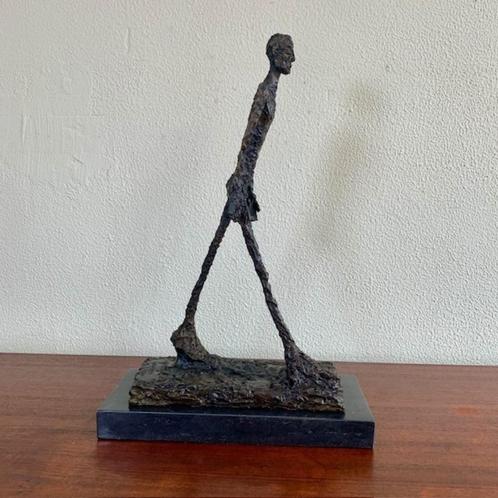 Bronzen Beeld L'Homme qui Marche Man (naar) Giacometti, Antiek en Kunst, Kunst | Beelden en Houtsnijwerken, Ophalen of Verzenden