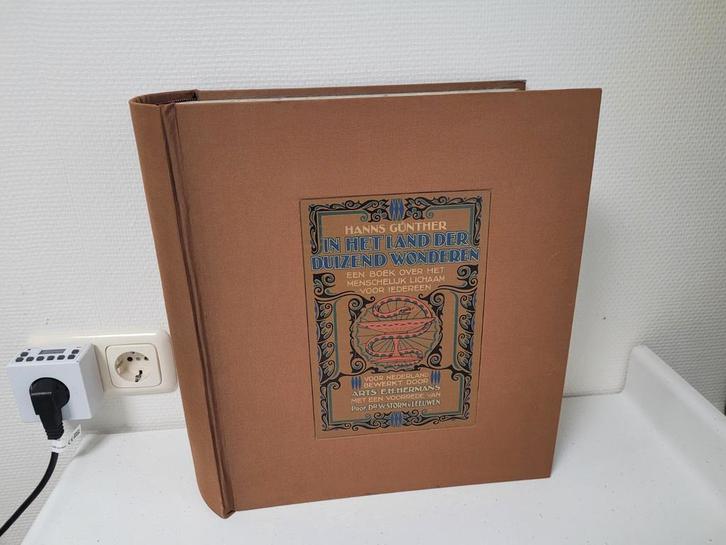 Bibliotheek/studeerkamer miniatuur verwerkt in boek, Antiek en Kunst, Curiosa en Brocante, Ophalen of Verzenden