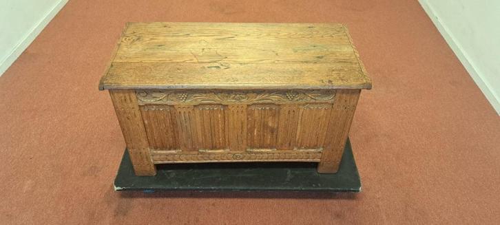 Vintage Antieke eikenhouten kist met houtsnijwerk – robuust, Huis en Inrichting, Woonaccessoires | Kisten, Gebruikt, Minder dan 50 cm