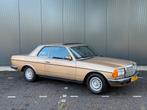 Mercedes-Benz Youngtimer / Oldtimer 230 CE Coupe 1981 Beige, Metallic lak, Zwart, 4 cilinders, 4 stoelen