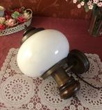 Wandlamp glazen bol lamp kap, koper brons en hout antiek, Huis en Inrichting, Lampen | Wandlampen, Verzenden, Glas, Antiek / klassiek / art deco