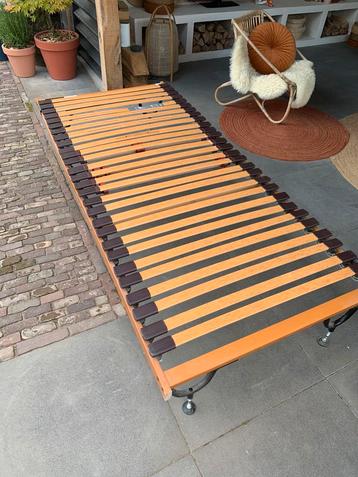 Gratis af te halen éenpersoons bed