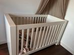 Wit houten ledikant + matras, Kinderen en Baby's, Babywiegjes en Ledikanten, Ophalen, Zo goed als nieuw, Ledikant