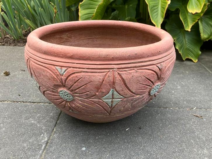 Aardewerken Bloempot met Reliëf - 36 cm, Tuin en Terras, Bloempotten, Zo goed als nieuw, Aardewerk, Binnen, Minder dan 40 cm, 25 tot 40 cm