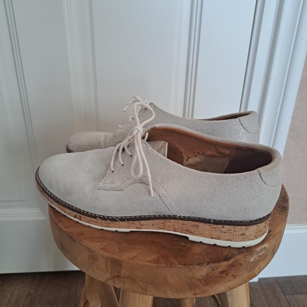 grijs/zilver veter schoenen mt. 40, Schoenen met lage hakken, Ophalen of Verzenden, Zo goed als nieuw, Grijs