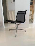 Vitra Eames EA104 - Zwart Netwave, Huis en Inrichting, Bureaustoelen, Ophalen, Zwart, Zo goed als nieuw, Bureaustoel