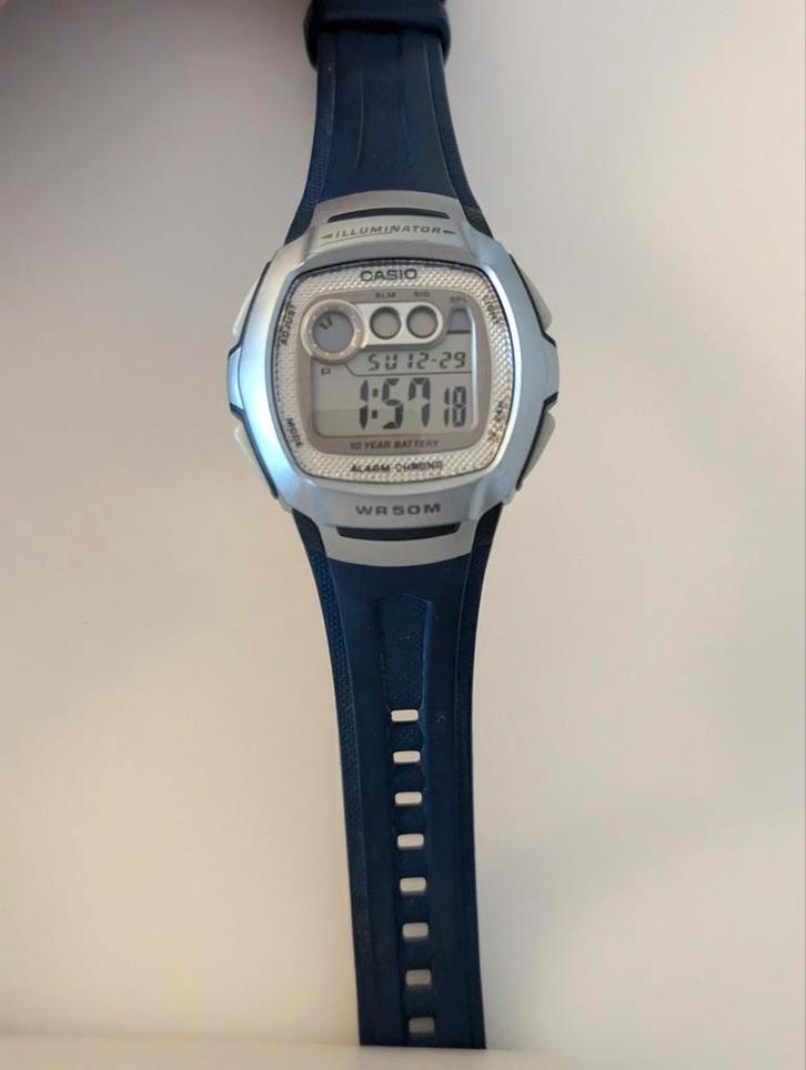 Casio W-210-2AVES, Sieraden, Tassen en Uiterlijk, Horloges | Heren, Zo goed als nieuw, Casio, Staal, Ophalen of Verzenden