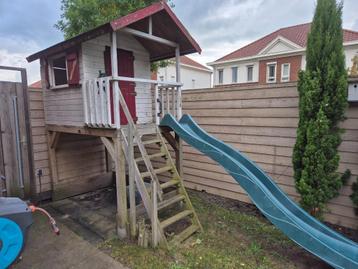 Houten speelhuis  beschikbaar voor biedingen