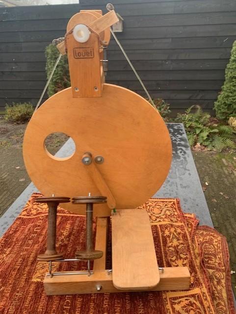 LOUET S 10  SPINNEWIEL, Hobby en Vrije tijd, Spinnewielen en Spinnen, Zo goed als nieuw, Spinnewiel, Ophalen of Verzenden