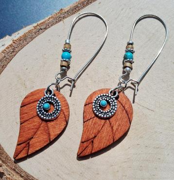 boho vintage oorbellen houten blaadjes turquoise kraaltjes beschikbaar voor biedingen