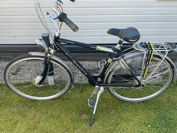 Dames en heren fiets beschikbaar voor biedingen
