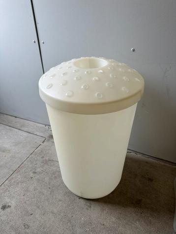 Curver wasmand / emmer (hoogte 56 cm zonder deksel) beschikbaar voor biedingen