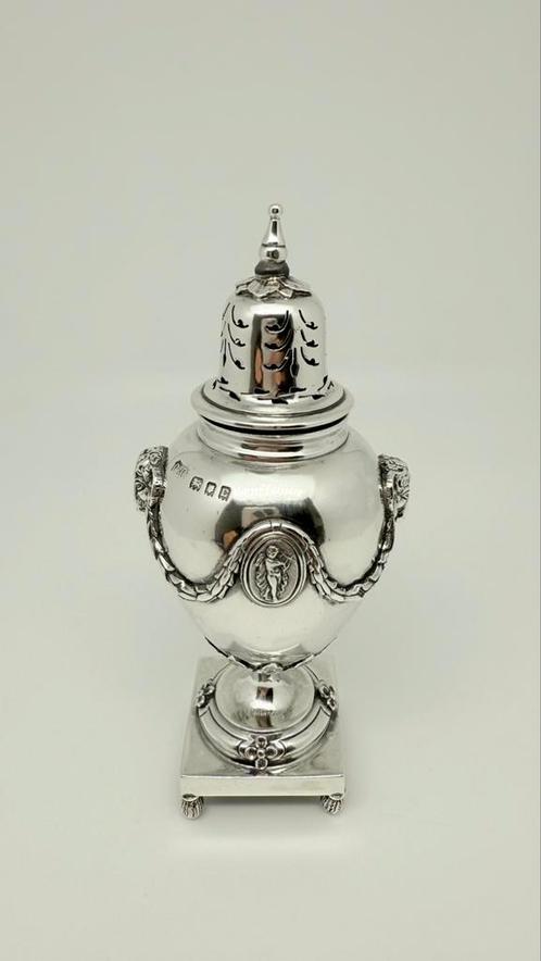 Zwaar zilveren antiek Engelse strooier. Mooi model., Antiek en Kunst, Antiek | Goud en Zilver, Zilver, Ophalen of Verzenden