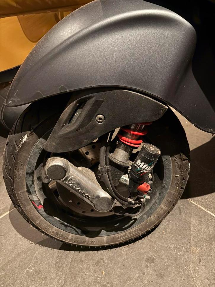 Vespa sprint 2022 voorvrok iget model met bitubo veer, Fietsen en Brommers, Scooters | Piaggio, Zo goed als nieuw, Overige modellen