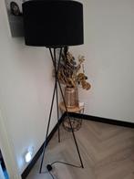 Mooi zwart met gouden 3 poot vloerlamp, Huis en Inrichting, Lampen | Vloerlampen, Ophalen, Zo goed als nieuw, 150 tot 200 cm