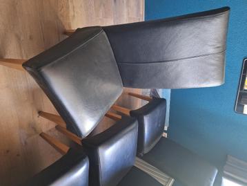 Eetkamer stoelen 4 of 6 stuks lederlook evt met Tafel beschikbaar voor biedingen