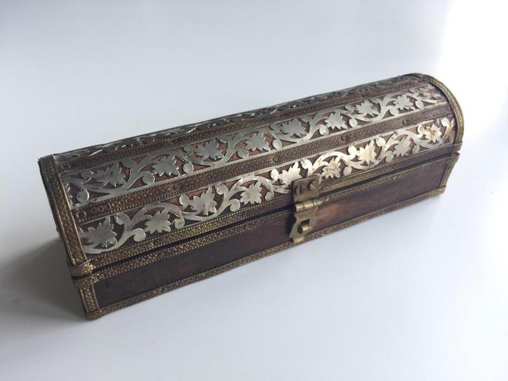 Houten pennen doosje met metaal, messing filigraan beslag, Antiek en Kunst, Curiosa en Brocante, Ophalen of Verzenden