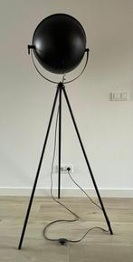 Te Koop: Stijlvolle 'Vintage - Studio' Tripod Vloerlamp, Huis en Inrichting, Lampen | Vloerlampen, Ophalen, Zo goed als nieuw